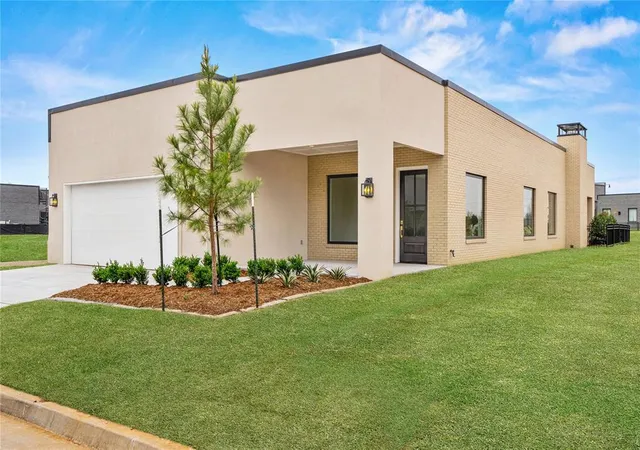 1st image of 814 Nw 72nd St, Oklahoma City, OK 73116 | MLS# 1224840
