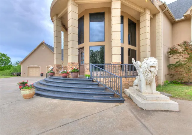 4th image of 1801 W Carolina Ave, Chickasha, OK 73018 | MLS# 1224848