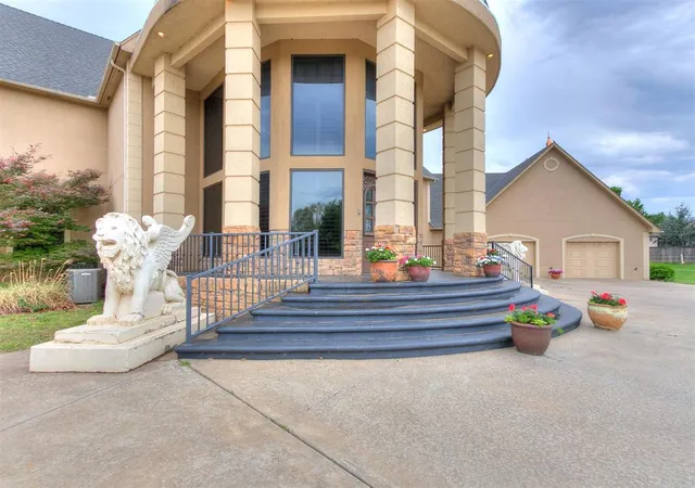 5th image of 1801 W Carolina Ave, Chickasha, OK 73018 | MLS# 1224848