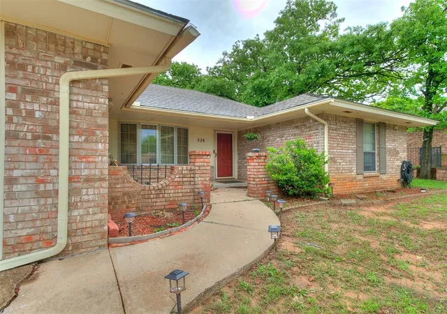 1st image of 224 Chaucer Cresent St, Oklahoma City, OK 73130 | MLS# 1224923