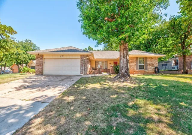2nd image of 224 Chaucer Cresent St, Oklahoma City, OK 73130 | MLS# 1224923