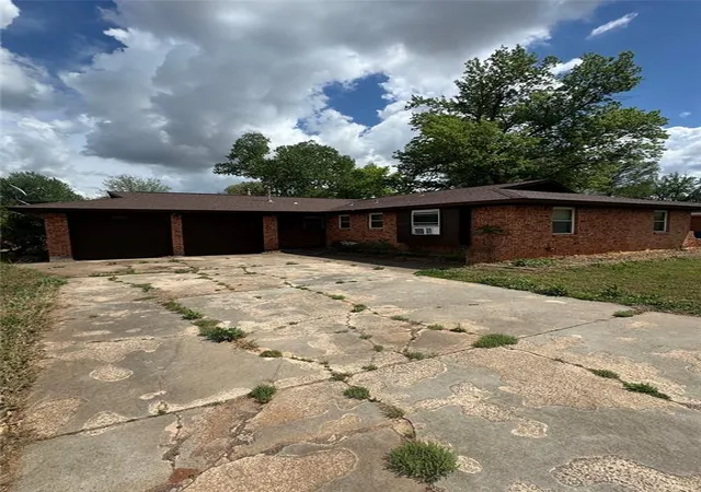 Photo 1 of Sale Pending at 3308 Shadybrook Dr, Oklahoma City, OK 73110 | MLS# 1224957 | Listing updated on 2026-09-18