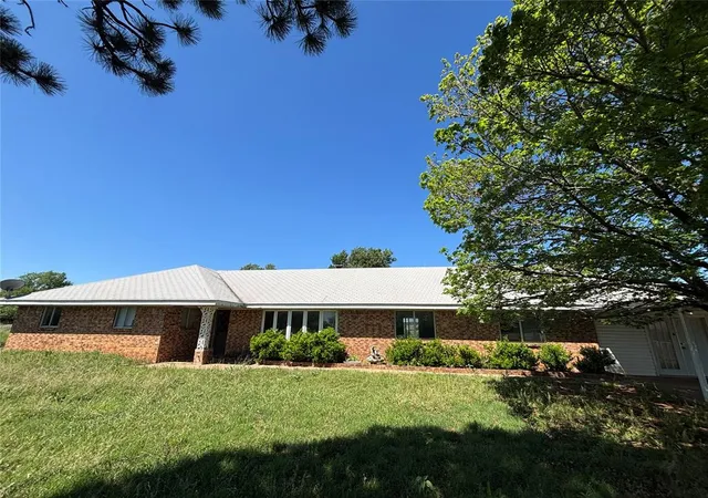 Homes for sale in Binger, OK | 16056 S Watertower Rd, Binger, OK 73009 | MLS# 1224974