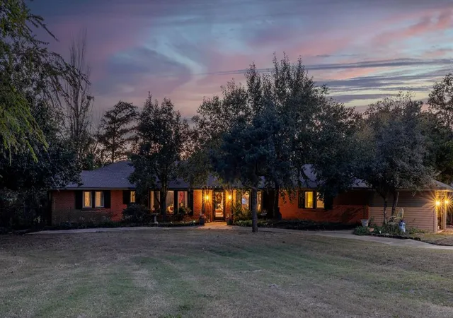 Homes for sale in Oklahoma City, OK | 9405 Silver Lake Dr, Oklahoma City, OK 73162 | MLS# 1225030