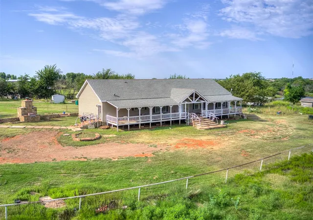 3rd image of 4124 E Horseshoe Ln, Moore, OK 73160 | MLS# 1225062