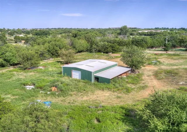 32nd image of 4124 E Horseshoe Ln, Moore, OK 73160 | MLS# 1225062