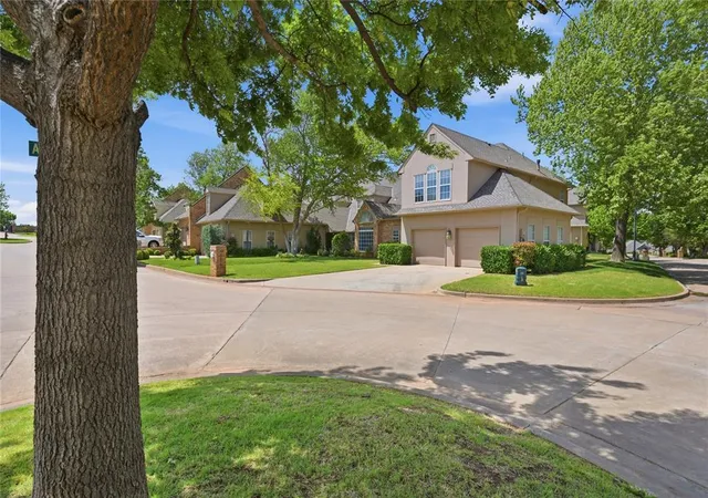 3rd image of 5515 Fairway Dr, Edmond, OK 73025 | MLS# 1225140