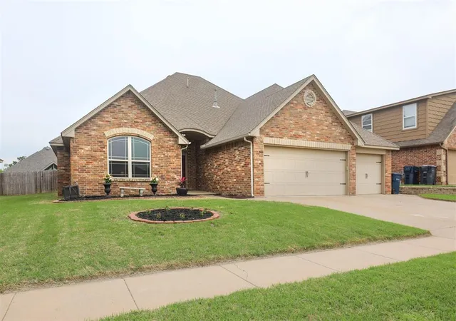 2nd image of 2712 Busheywood Dr, Yukon, OK 73099 | MLS# 1225146