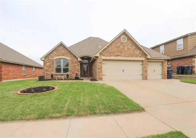3rd image of 2712 Busheywood Dr, Yukon, OK 73099 | MLS# 1225146