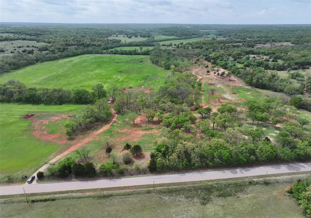 2nd image of 3 Wild Horse Crk, Luther, OK 73054 | MLS# 1225277