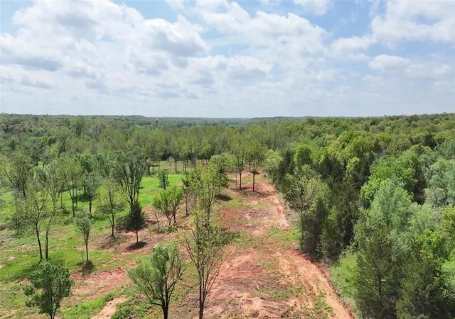 2nd image of 4 Wild Horse Crk, Luther, OK 73054 | MLS# 1225278