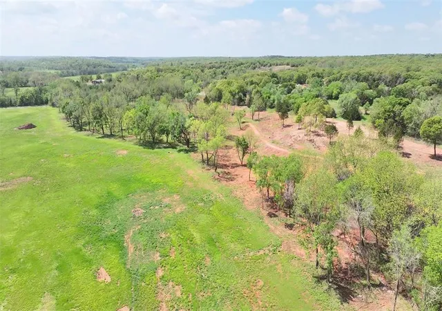 3rd image of 4 Wild Horse Crk, Luther, OK 73054 | MLS# 1225278