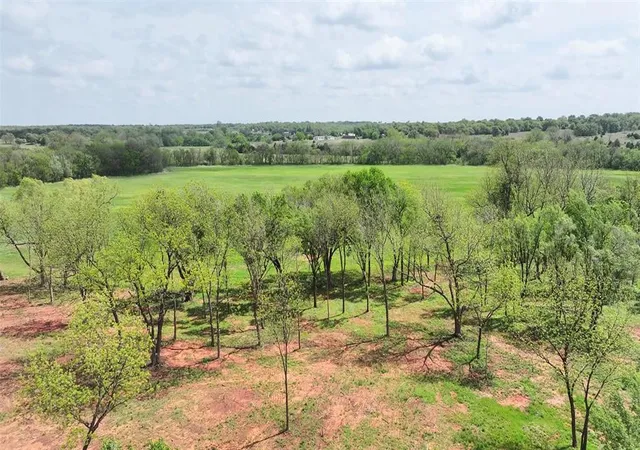 2nd image of 5 Wild Horse Crk, Luther, OK 73054 | MLS# 1225279