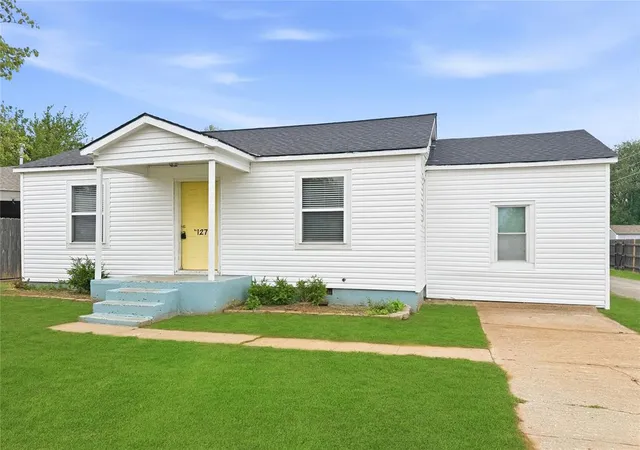 Homes for sale in Elk City, OK | 127 Carpenter Ln, Elk City, OK 73644 | MLS# 1225338