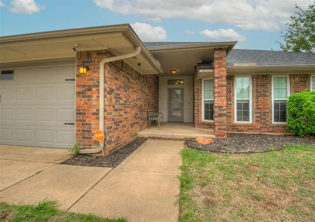 4th image of 1717 Rocky Mountain Wy, Edmond, OK 73003 | MLS# 1225368