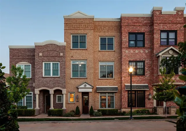 Photo 2 of Townhouse for sale at 422 Ne 2nd Street, Oklahoma City, OK 73104 | MLS# 1225490 | Listing updated on 2026-10-19