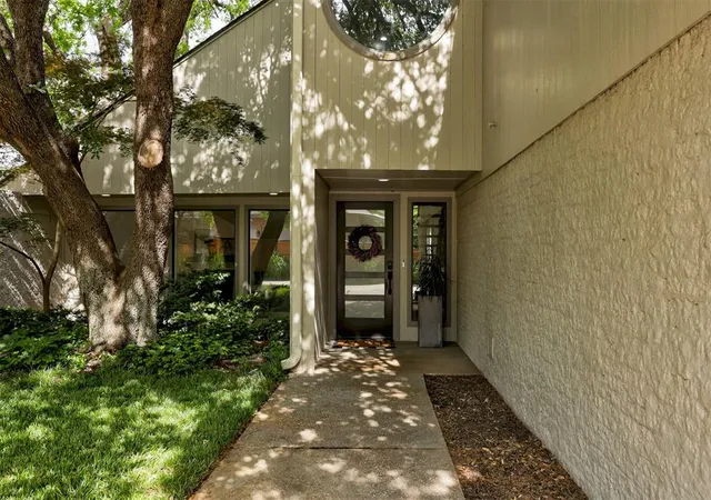 Photo 3 of Single family home for sale at 3 Rustic Hills St, Norman, OK 73072 | MLS# 1225525 | Listing updated on 2026-09-22