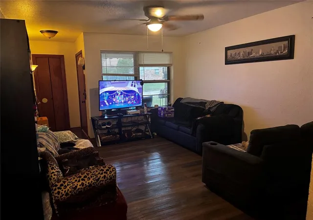 Photo 3 of Single family home for sale at 102 Oakside Dr, Moore, OK 73160 | MLS# 1225540 | Listing updated on 2026-09-03