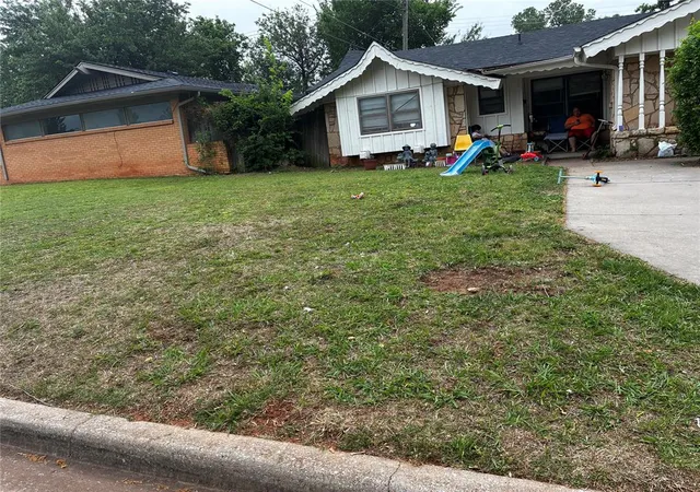 4th image of 102 Oakside Dr, Moore, OK 73160 | MLS# 1225540