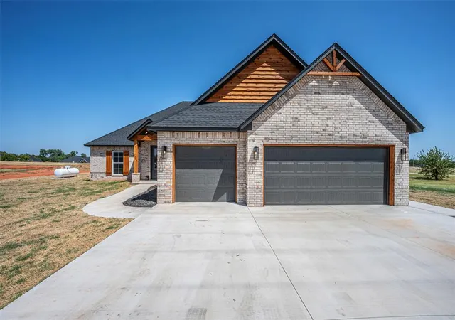 2nd image of 1163 Wolf Creek Dr, Blanchard, OK 73010 | MLS# 1225568