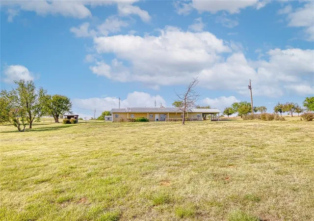 3rd image of 21281 E 987 Rd, Foss, OK 73647 | MLS# 1225621