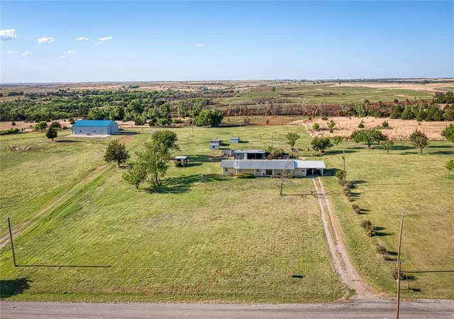 8th image of 21281 E 987 Rd, Foss, OK 73647 | MLS# 1225621