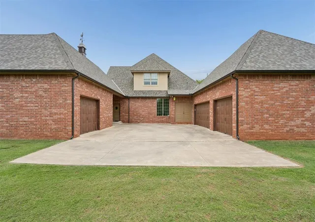 Photo 3 of Single family home for sale at 10221 S Triple X Rd, Choctaw, OK 73020 | MLS# 1225633 | Listing updated on 2026-08-16