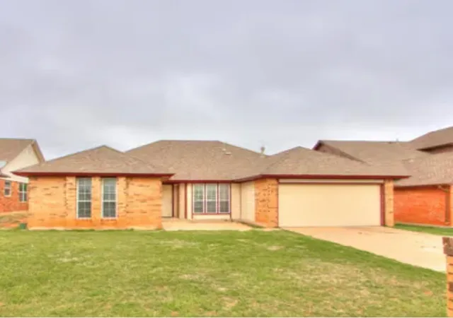 Photo 2 of Single family home for sale at 11633 Sw 3rd Street, Yukon, OK 73099 | MLS# 1225649 | Listing updated on 2026-09-12