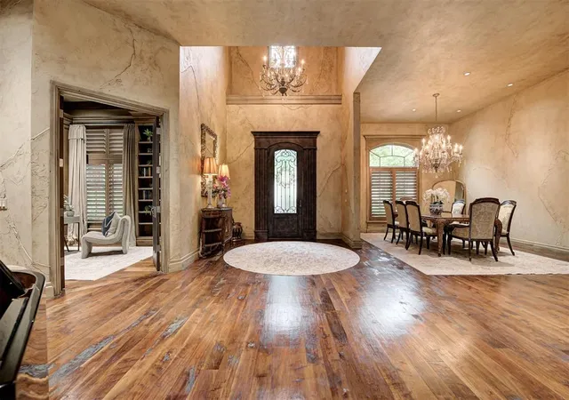 Photo 4 of Sale Pending at 816 Crystal Crk Pl, Edmond, OK 73034 | MLS# 1225673 | Listing updated on 2026-08-27
