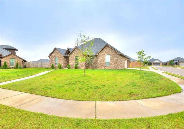 Photo 3 of Sale Pending at 224 SW 168th Terrace, Oklahoma City, OK 73170 | MLS# 1225690 | Listing updated on 2026-09-07