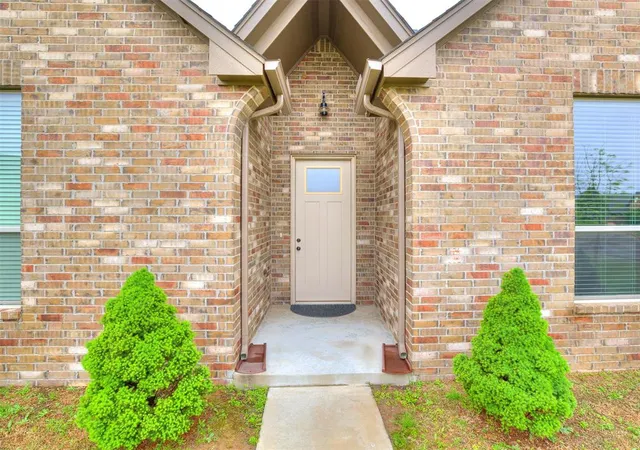 Photo 2 of Sale Pending at 224 Sw 168th Terrace, Oklahoma City, OK 73170 | MLS# 1225690 | Listing updated on 2026-09-07