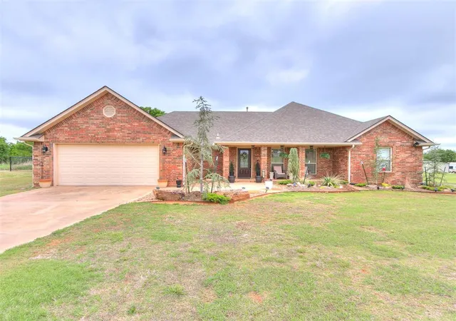 Homes for sale in Chickasha, OK | 722 County Road 1350, Chickasha, OK 73018 | MLS# 1225709