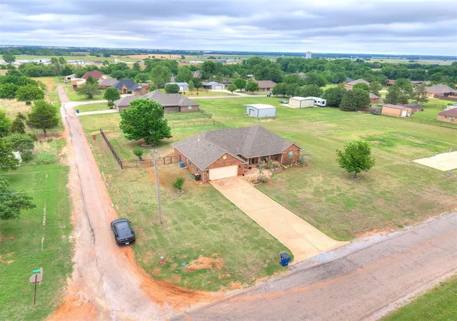 Homes for sale in Chickasha, OK | 722 County Road 1350, Chickasha, OK 73018 | MLS# 1225709