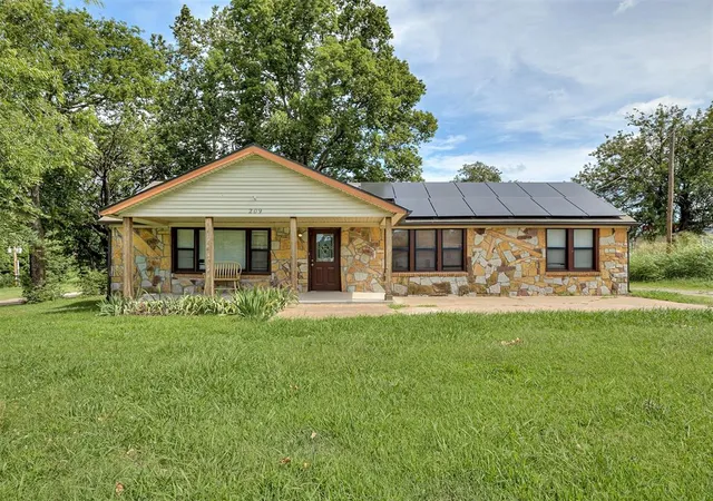 Homes for sale in Noble, OK | 209 W Etowah Road, Noble, OK 73068 | MLS# 1225728