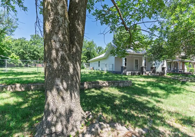 Single family home for sale at 612 N Hobson Ave, Shawnee, OK 74801 | MLS# 1225740