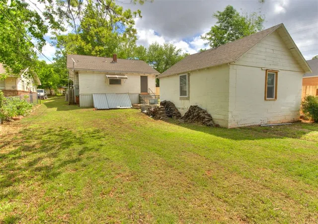 Homes for sale in Chickasha, OK | 1024 S 13th St, Chickasha, OK 73018 | MLS# 1225770