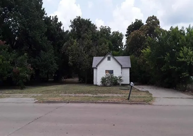 Homes for sale in Lawton, OK | 503 Sw I Ave, Lawton, OK 73501 | MLS# 1225774