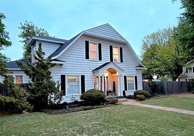 1st image of 1016 W Kansas Ave, Chickasha, OK 73018 | MLS# 1225777
