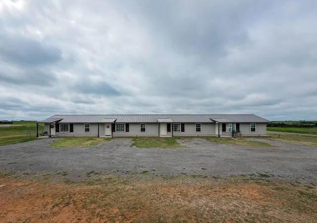 Homes for sale in Hinton, OK | 3521 Quail Run St, Hinton, OK 73047 | MLS# 1225781