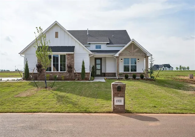 Photo 1 of Single family home for sale at 6900 Lake View Ct, Cashion, OK 73016 | MLS# 1225823 | Listing updated on 2026-09-23