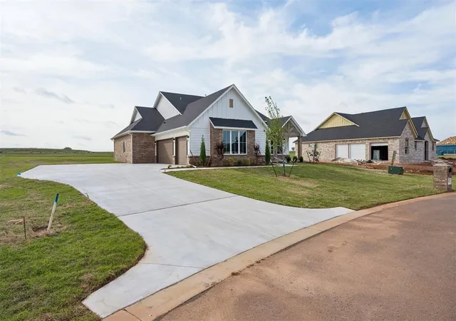 Photo 3 of Single family home for sale at 6900 Lake View Ct, Cashion, OK 73016 | MLS# 1225823 | Listing updated on 2026-09-23