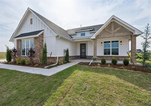 Photo 3 of Single family home for sale at 6900 Lake View Ct, Cashion, OK 73016 | MLS# 1225823 | Listing updated on 2026-09-23