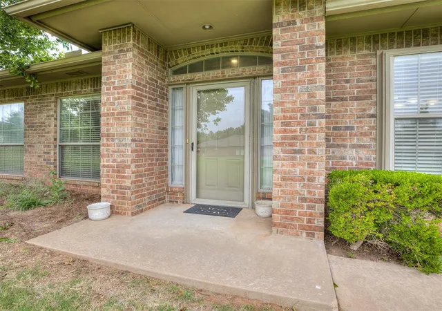 Photo 4 of Sale Pending at 1813 NW 161st Place, Edmond, OK 73013 | MLS# 1225864 | Listing updated on 2026-09-01