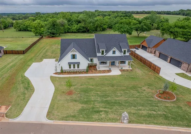2nd image of 3222 Red Ridge Dr, Blanchard, OK 73010 | MLS# 1225878