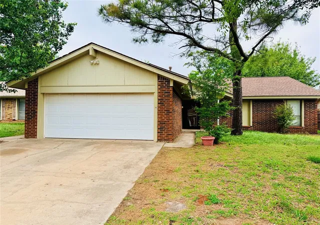 1st image of 10325 Exter Ave, Yukon, OK 73099 | MLS# 1225881