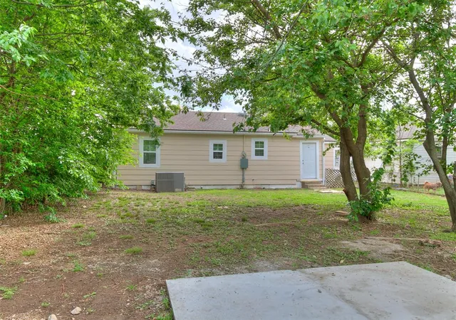 Photo 2 of Single family home for sale at 917 Sw 49th Street, Oklahoma City, OK 73109 | MLS# 1225968 | Listing updated on 2026-08-26