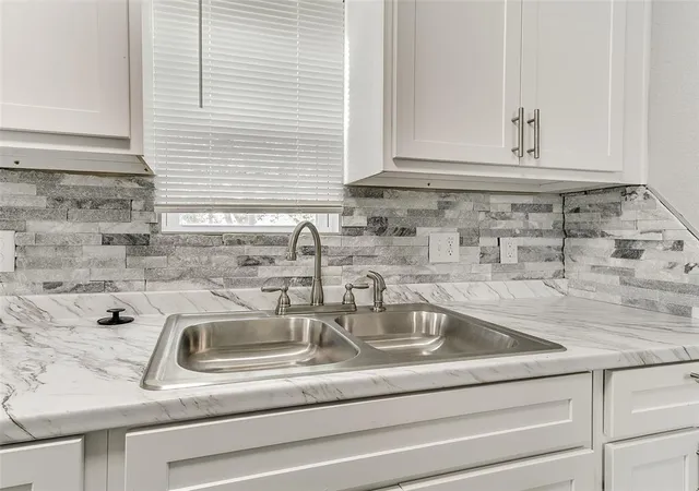Photo 4 of Single family home for sale at 917 SW 49th Street, Oklahoma City, OK 73109 | MLS# 1225968 | Listing updated on 2026-08-26