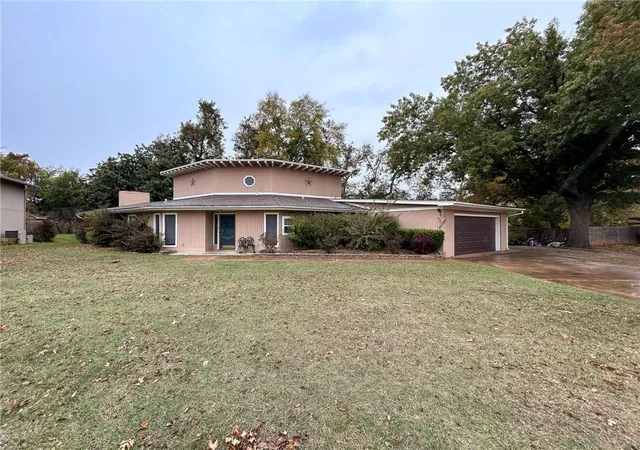 1st image of 108 Saint Charles Pl, Chickasha, OK 73018 | MLS# 1225971