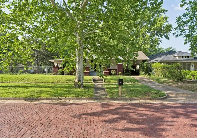 1st image of 424 W Adams St, Purcell, OK 73080 | MLS# 1225985
