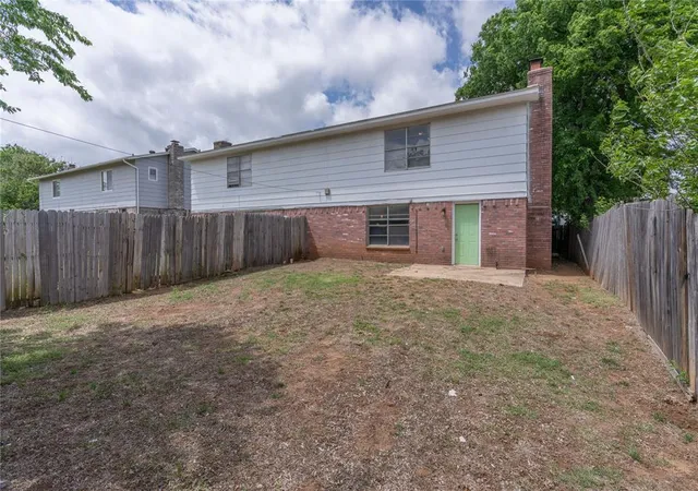 Listing Photo 2 - Condo for sale in building located at 8418 Candlewood Dr, Oklahoma City, OK 73132 - Unit #